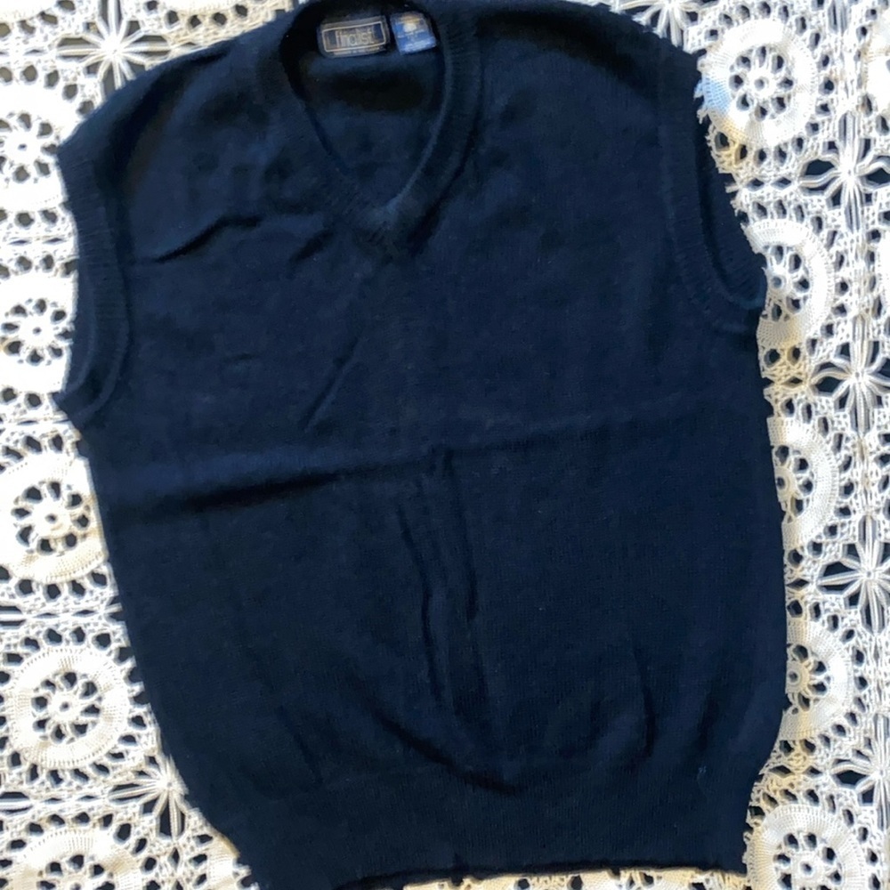 Black V-Neck Sleeveless Sweater Vest - dark academia, old money